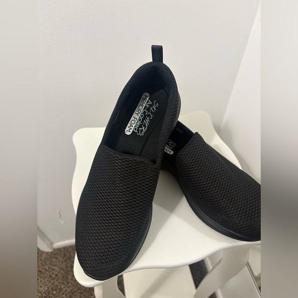 Skechers Black Loafers Slip-On Comfort - Picture 1 of 7